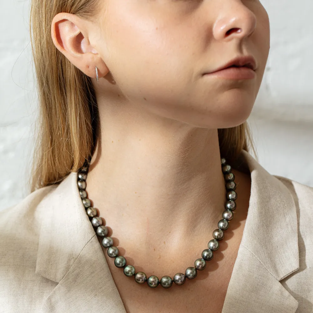 18ct Yellow Gold Cultured Black Pearl Necklace