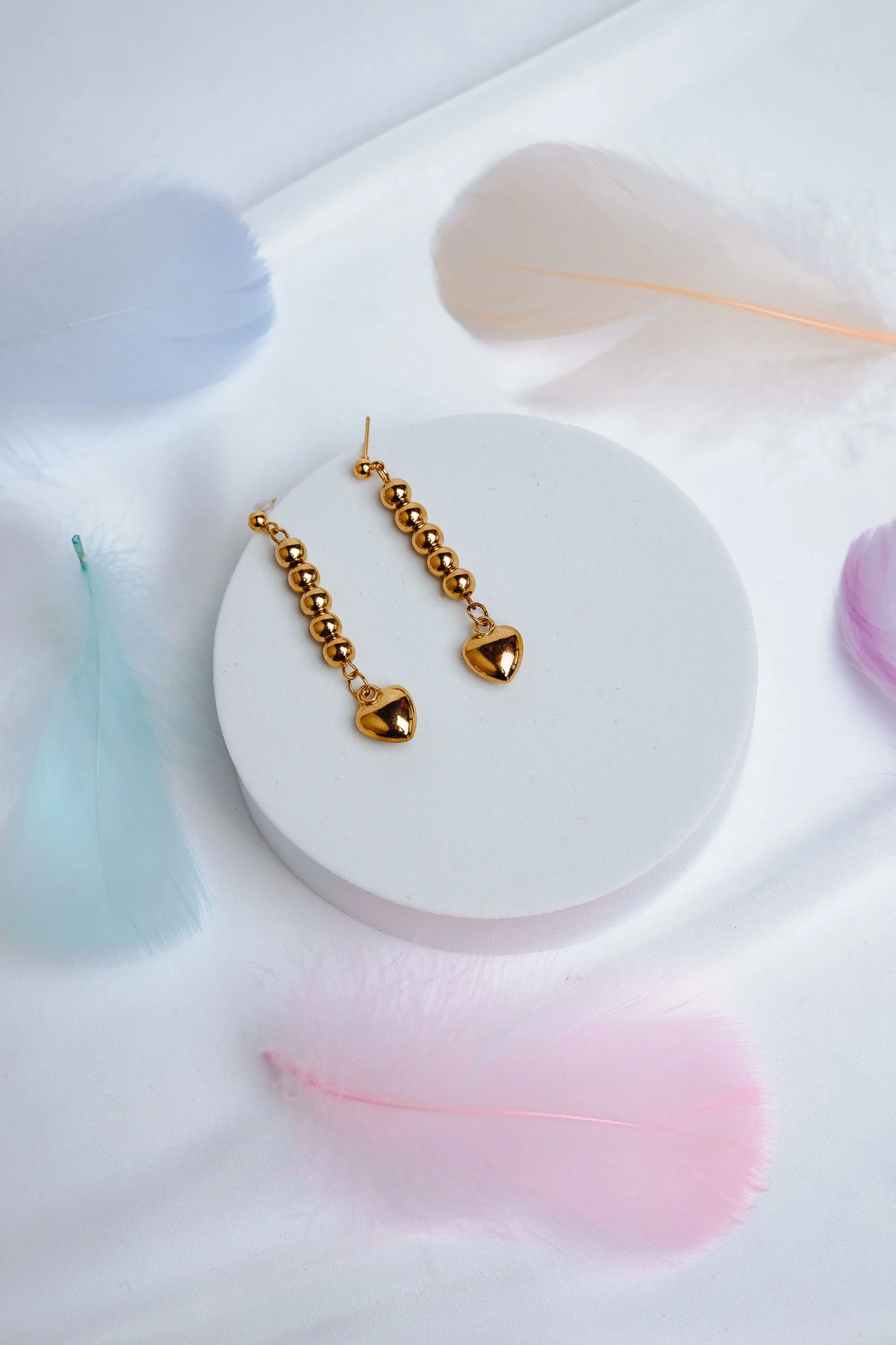 Bizarre Magician Inspired Gold Heart Dangle Anime Thrill Seeker Villain Cosplay Aura Earrings