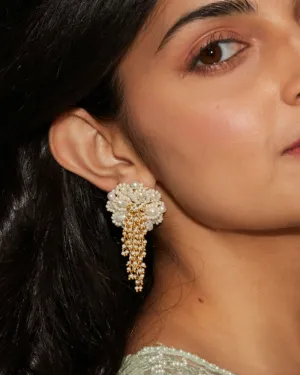 Contemporary White Stud Earrings With Oval Pearls