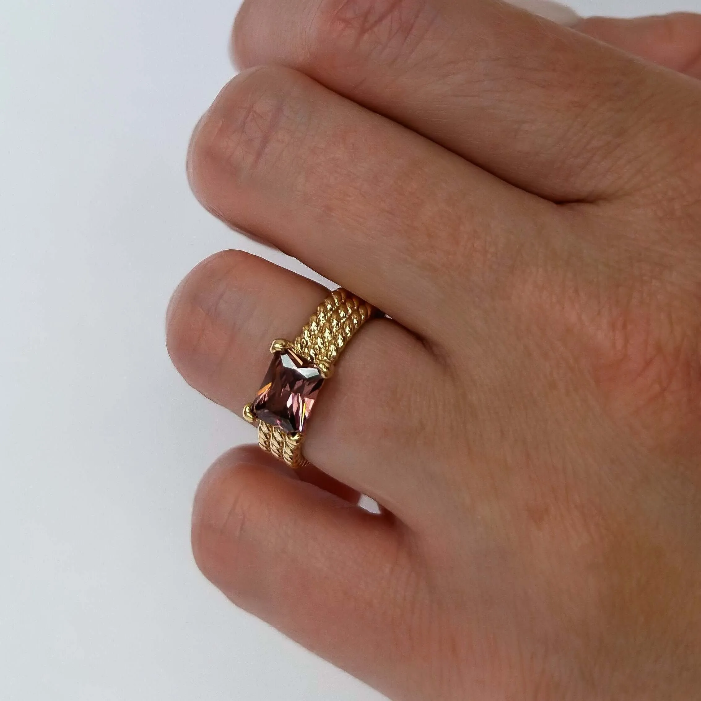 Ivy Ring - Magenta