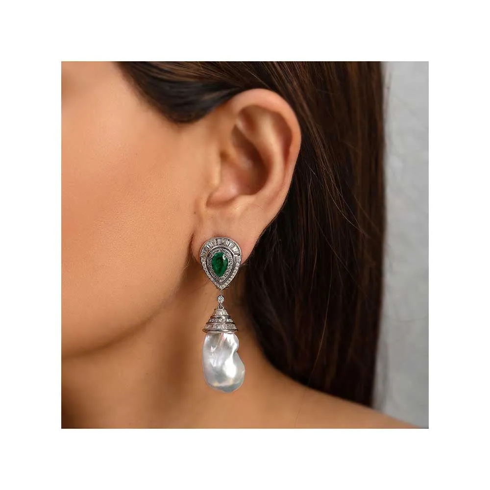 Kaj Fine Jewellery Emerald and Pearl drop Earrings in 18KT White Gold