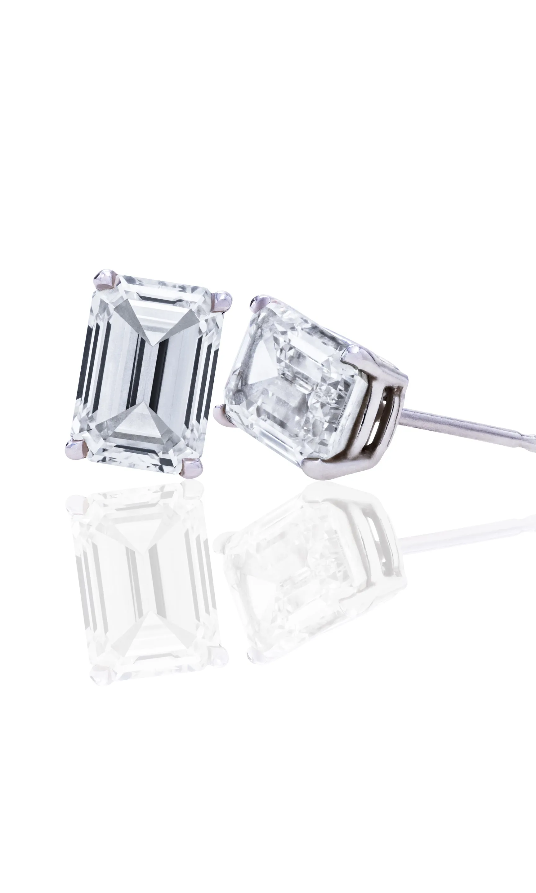 LE PREMIER AMOUR EMERALD CUT SINGLE STUD EARRING .23 Carat