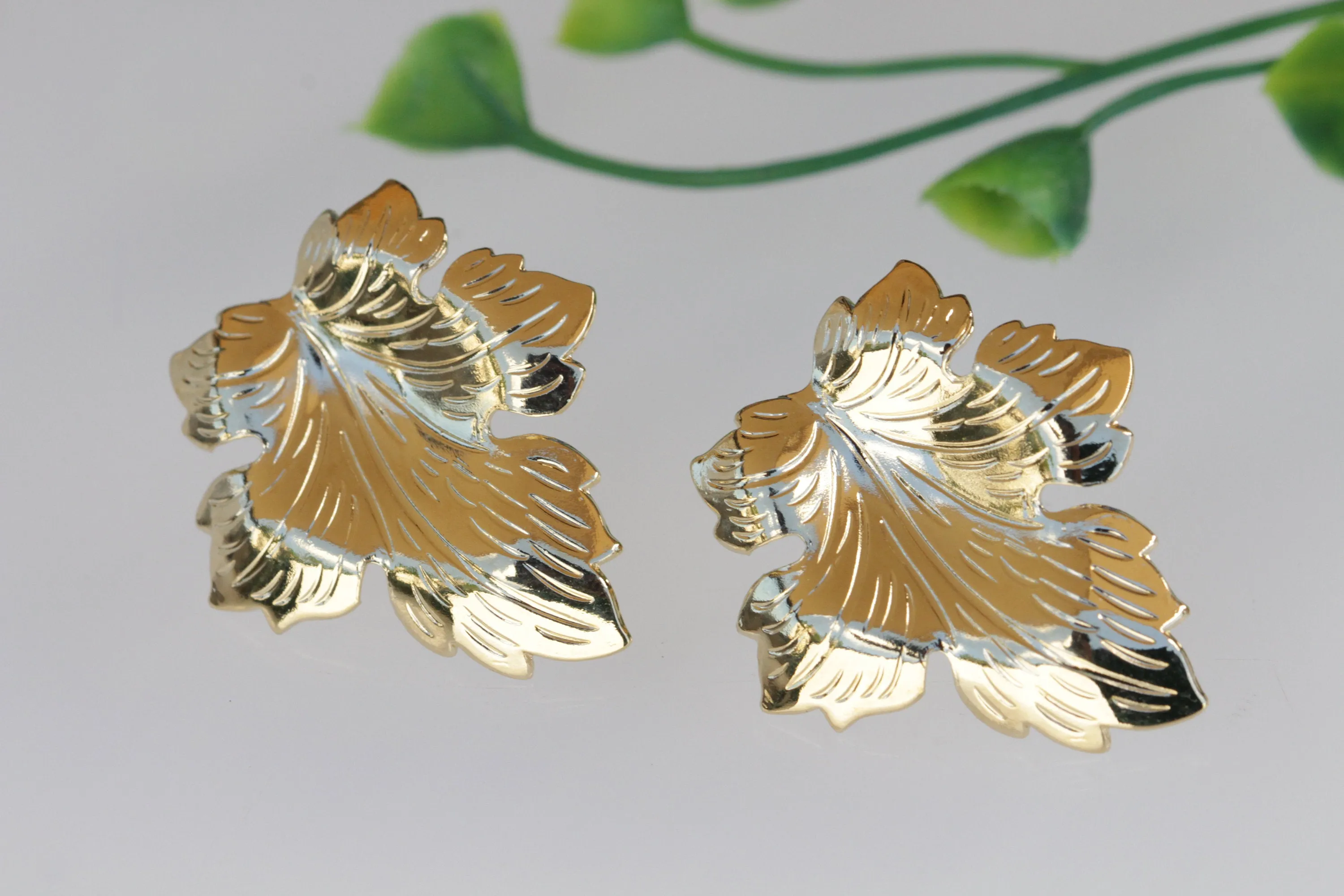 LEAVES STUDS