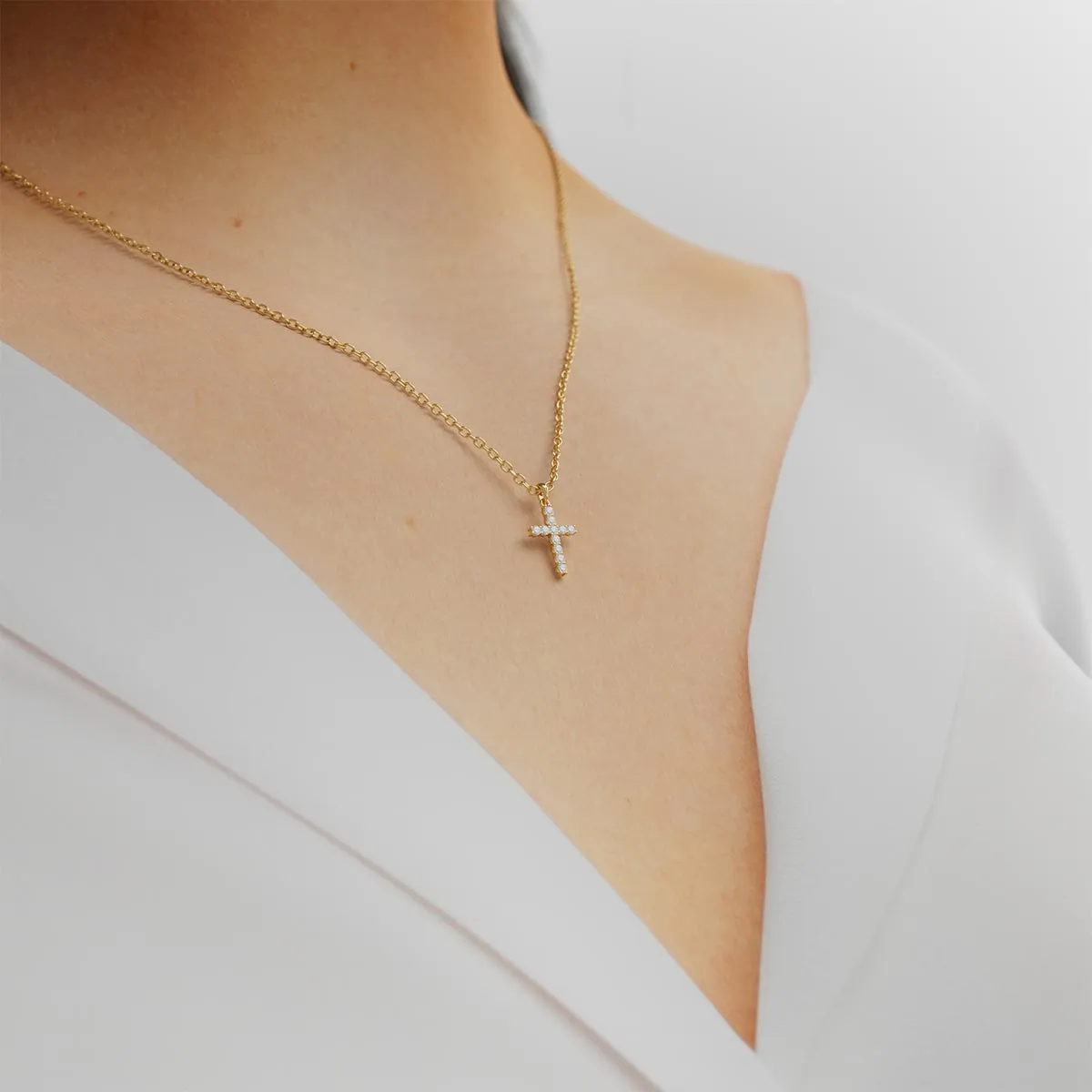 Mini Size Diamond Cross (1/6 Ct. Tw.)
