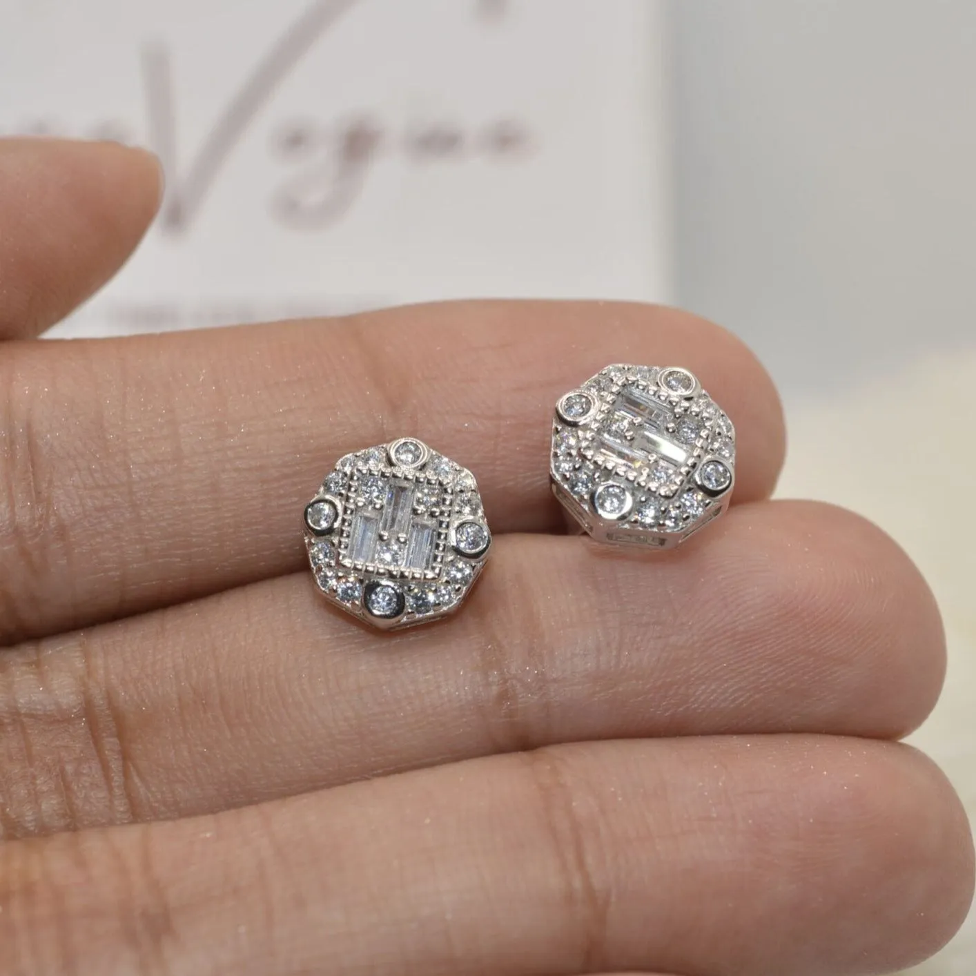 RectaRound Studs