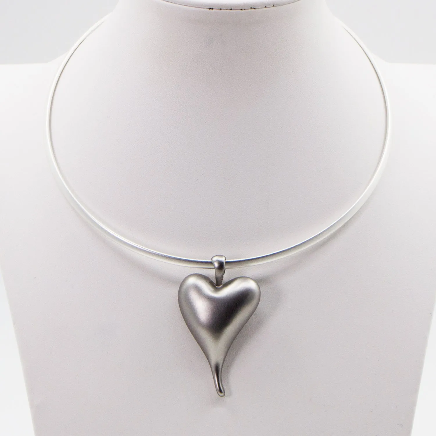 Stylized organic heart on torque