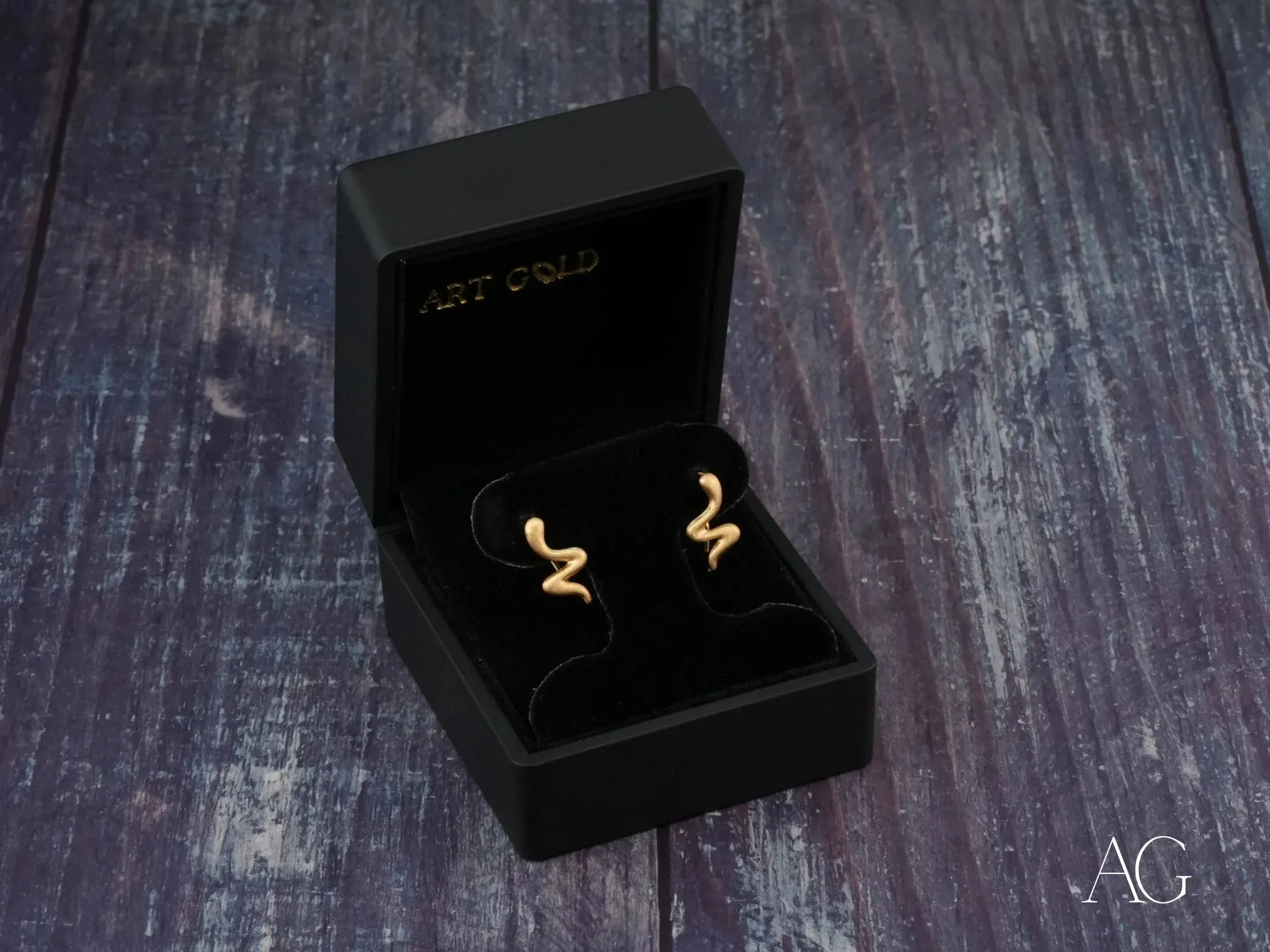 Wavy Earrings – Unique & Modern