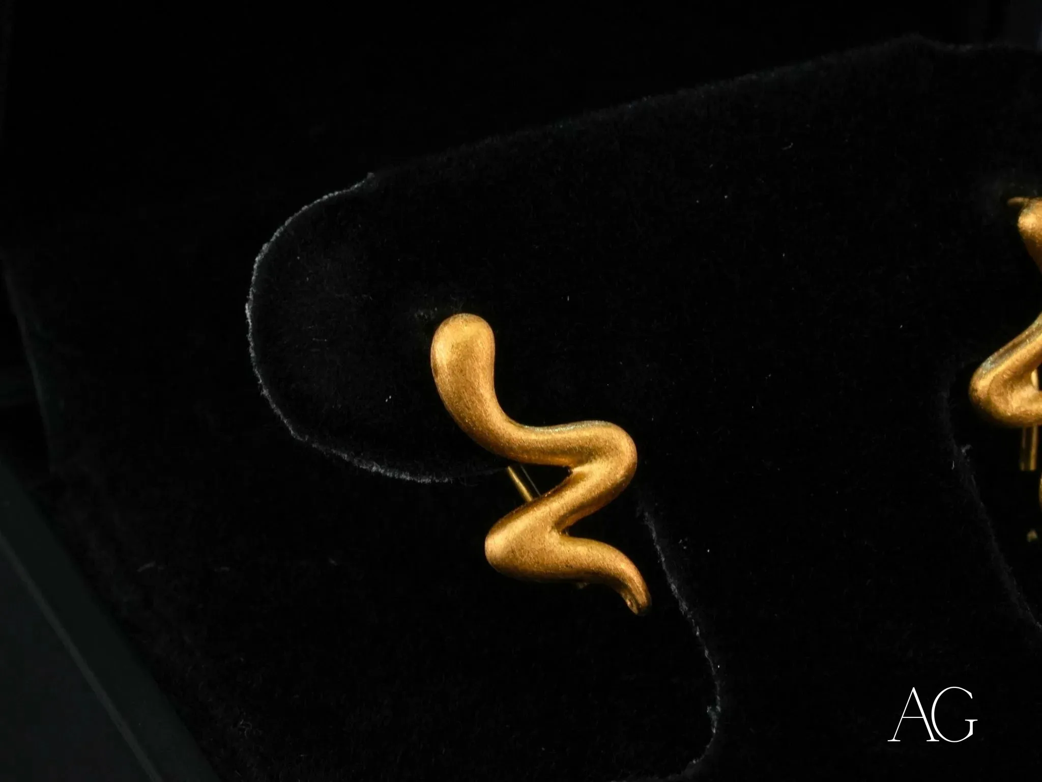 Wavy Earrings – Unique & Modern